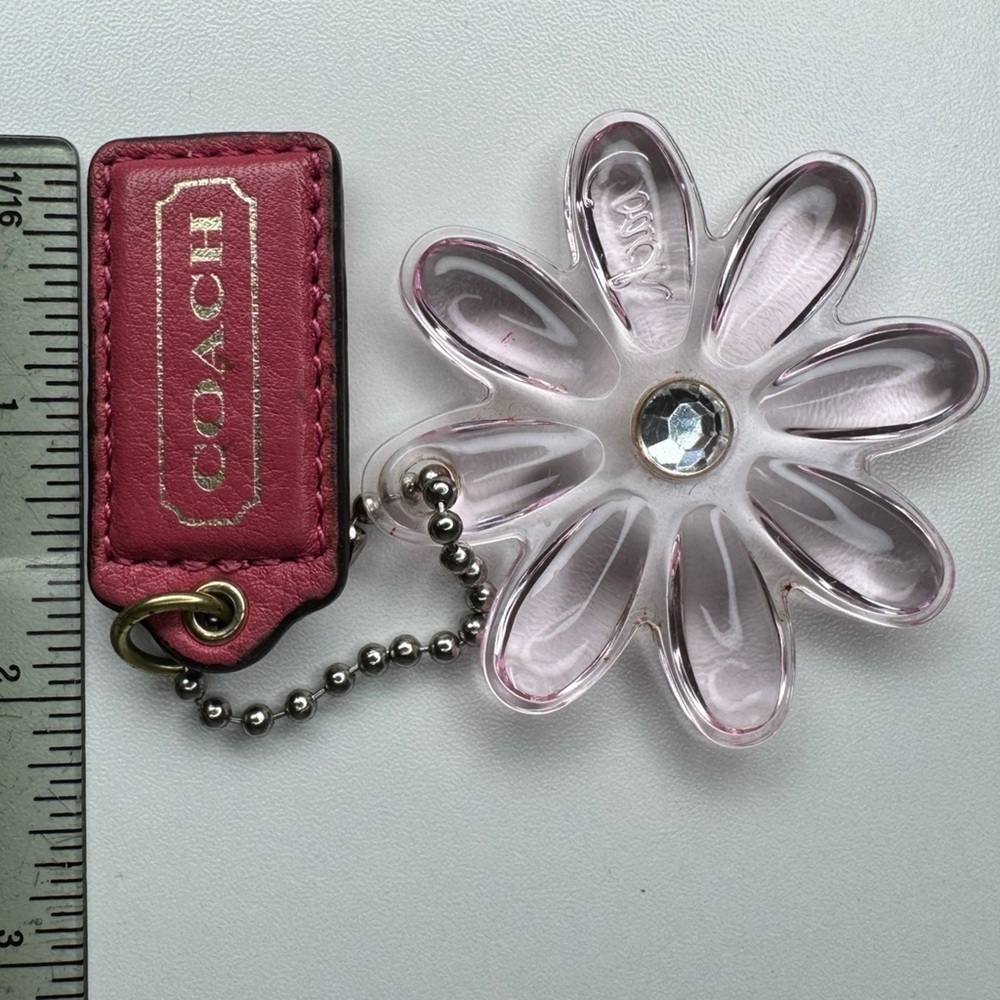 COACH 2.5” Poppy Flower Crystal Pink Plastic Daisy Bag CharmHangtag - Picture 3 of 3